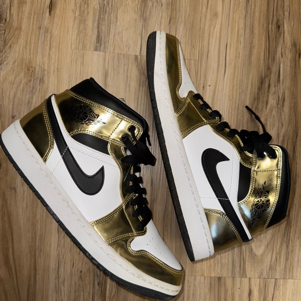 Air Jordan 1 Mid SE 'Metallic Gold' Men’s Size 9